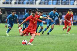 lol全球总决赛-国际足球比赛中中国队取得关键胜利