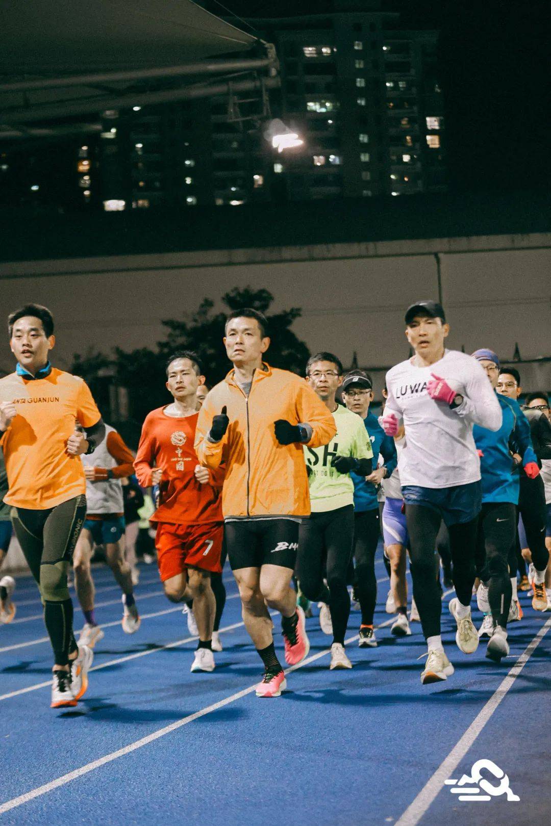 包含体育竞技活动魅力无限，比赛节奏惊险刺激的词条