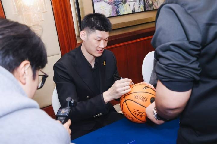 广厦男篮取得关键胜利，成功守住榜首位置