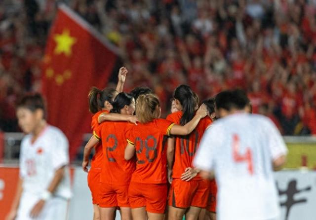 世界足球锦标赛预热赛收官，强队表现抢眼的简单介绍