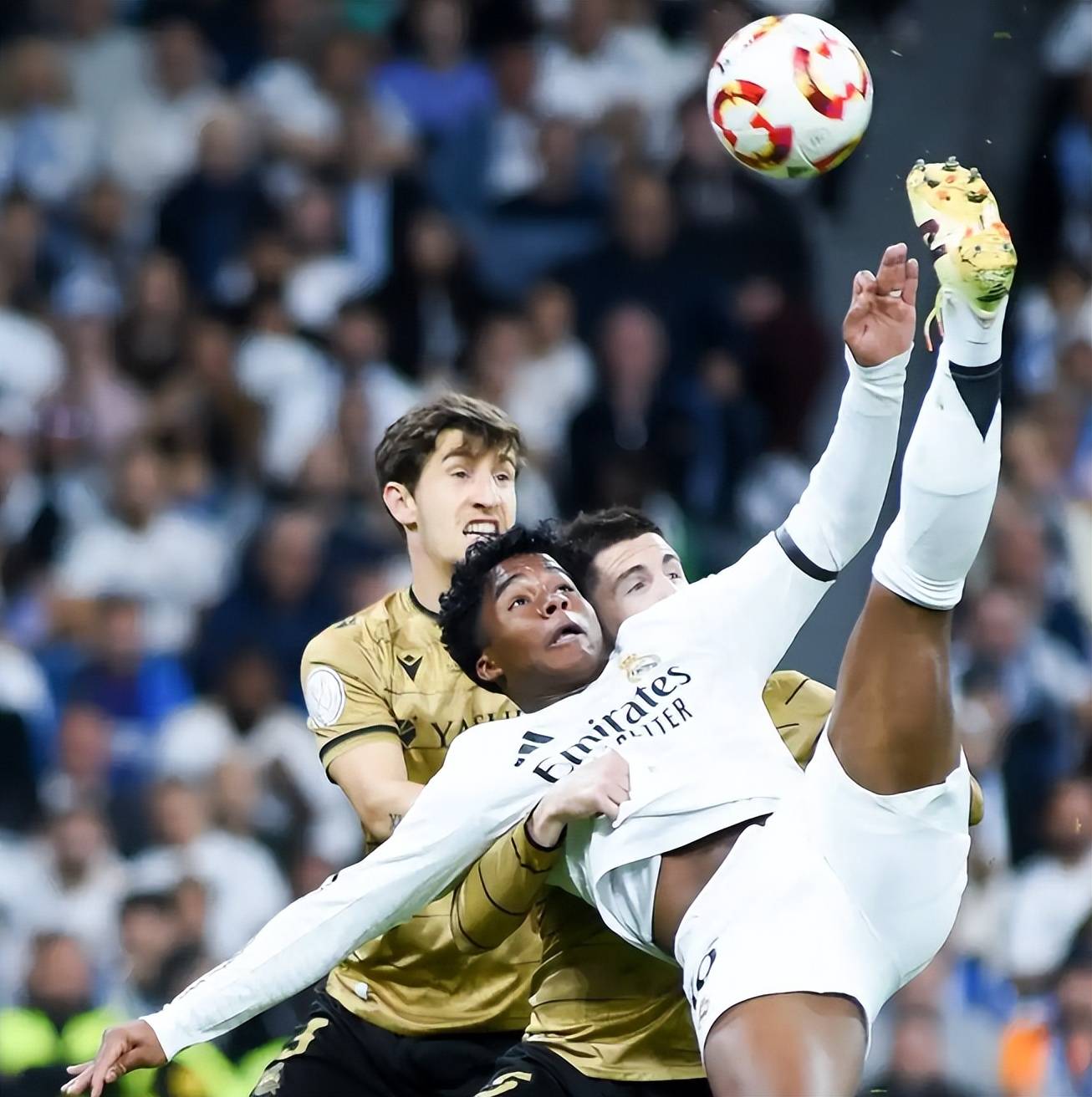 巴萨翻盘法国，阿拉巴一己之力扛起全队的简单介绍